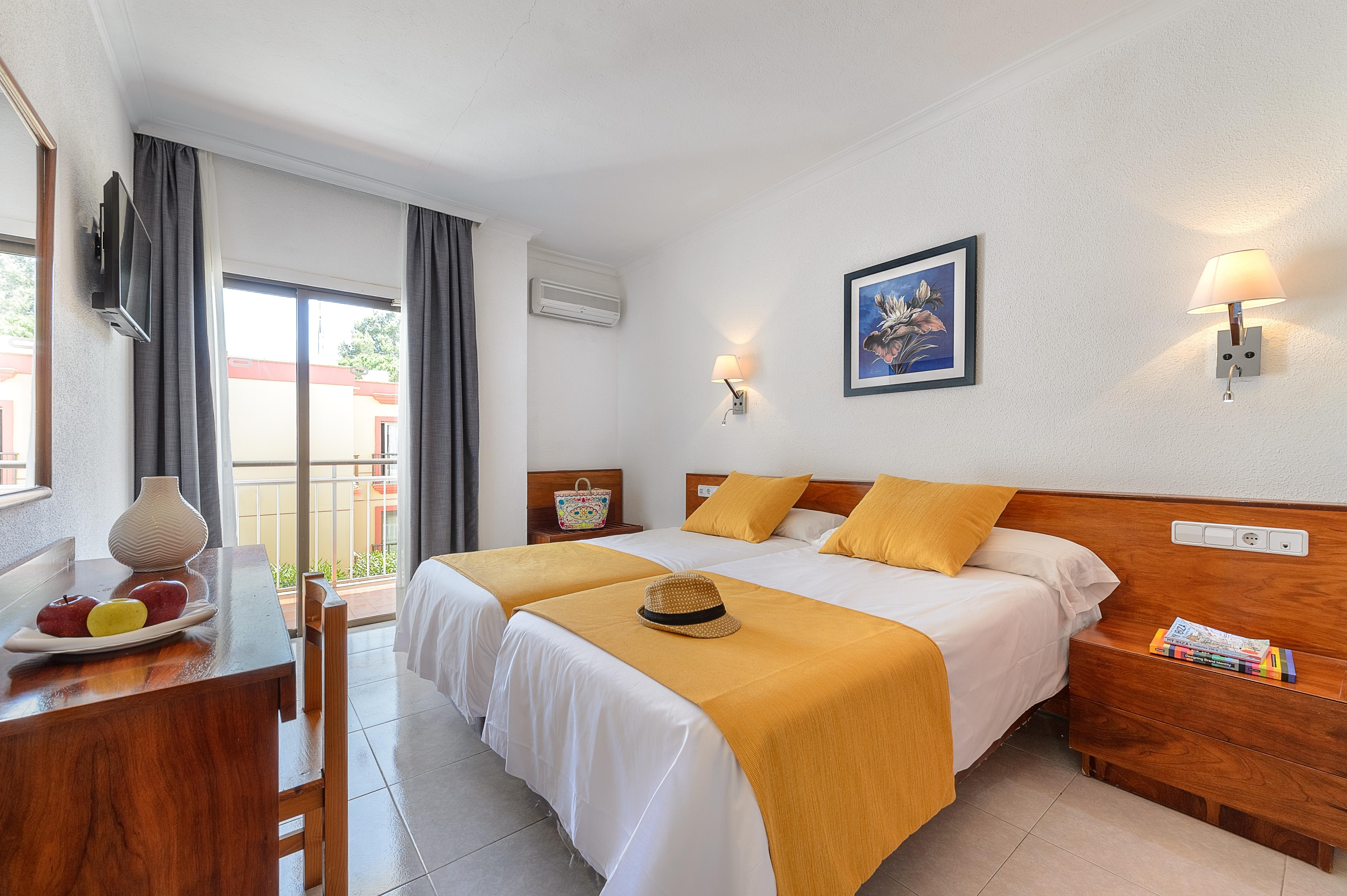Aparthotel Vibra Bay San Antonio  Exterior photo